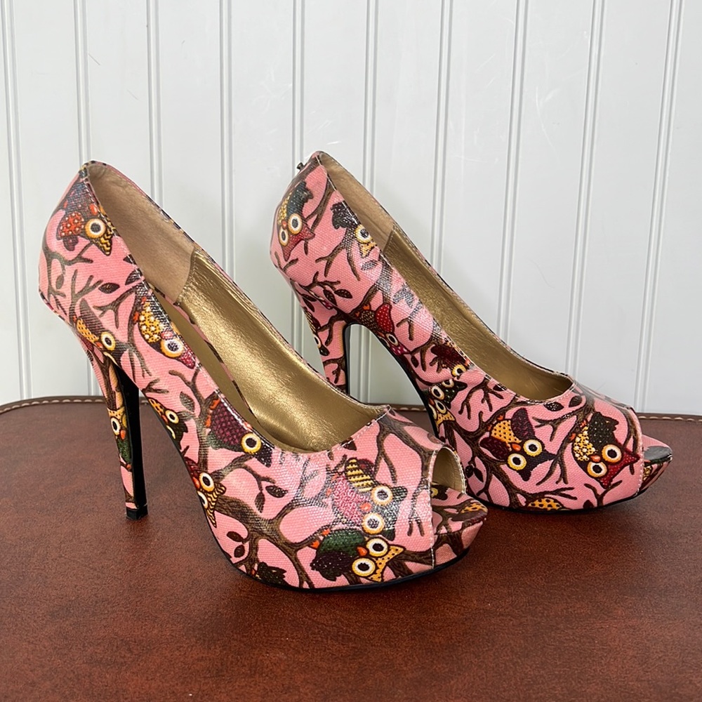 Show Story Owl Heels New Size 9